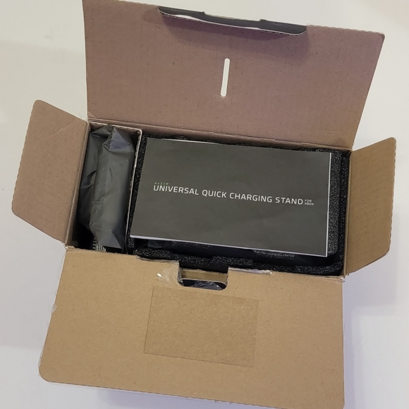 Razer Universal Quick Charging Stand for Xbox Series X|S, Lunar Shift - Picture 12 of 16